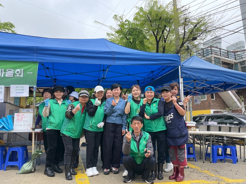 천시 계양구 작전서운동 지난 16일 이웃 돕기 바자회 김념촬영 ⓒ 계양구제공
