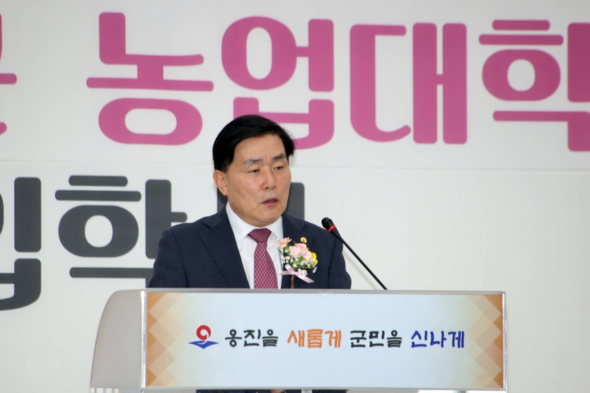 문경복 옹진군수가, 2024년 옹진군농업대학 입학식에서 인사말을 하고 있다. ⓒ 옹진군 제공
