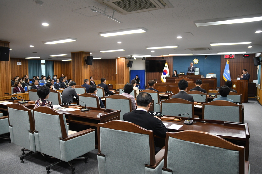 배상록 의장이 미추홀구의회, 제279회 임시회 개회를 선언하고 있다. ⓒ 미추홀구의회 제공