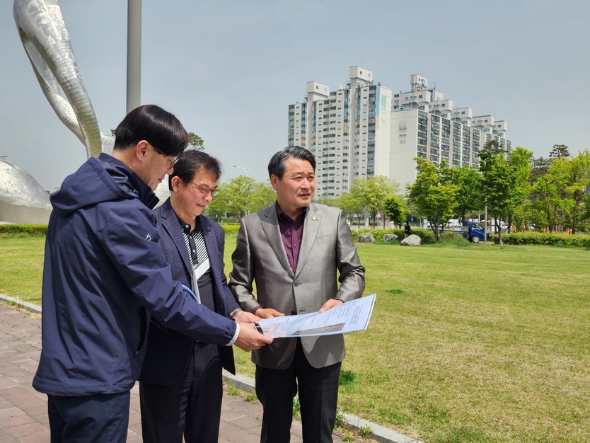 김유곤 시의원이 인천시와 인천시설관리공단이 운영하는 시설을 잇따라 방문하며 현장 소통행보에 나서고 있다. ⓒ 인천시의회 제공