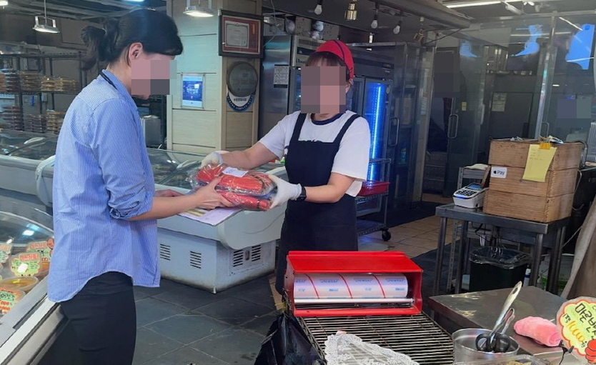 부평구,‘전통시장 내 식품취급업소 위생물품 지원’실시하였다 ⓒ 부평구제공 