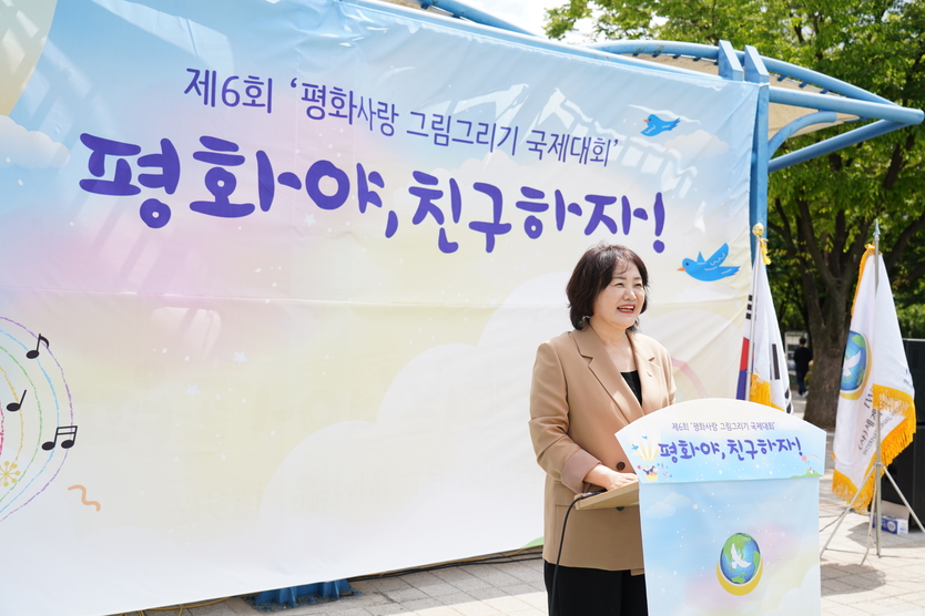 IWPG 글로벌 9국 임미숙 지국장이 환영사를 하고 있다.(사진=IWPG 글로벌 9국)