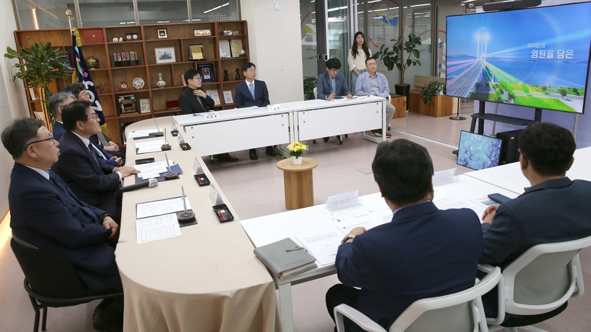 IFEZ와 교량 전문학회 간 상호협력 업무협약을 체결하고 있다. ⓒ 인천경제청 제공