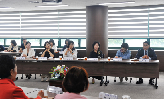 연수구의회 기획복지위원회가 비교시찰을 하고 있다. ⓒ 연수구의회 제공