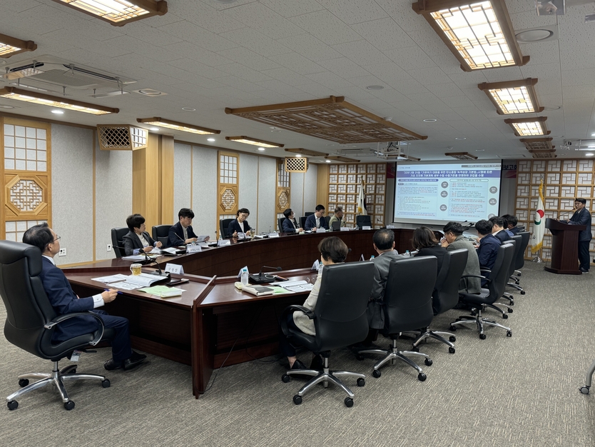 김찬진 동구청장이 탄소중립 녹색성장 기본계획 수립 용역 최종보고회 개최하고 있다. ⓒ 동구청 제공
