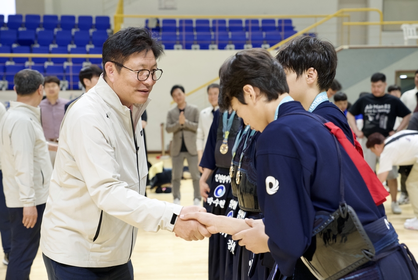 도성훈 인천시교육감이, 제53회 전국소년체육대회 인천선수단 현지 격려하고 있다. ⓒ 인천시교육청 제공
