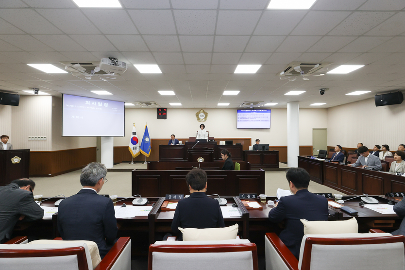 유옥분 동구의장이 정례회일정을 주재하고 있다. ⓒ 동구의회 제공