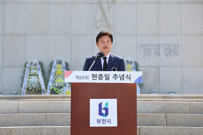 조용익 부천시장이 제69회 현충일 추념식에서 추념사를 하고 있다 ⓒ 부천시 제공
