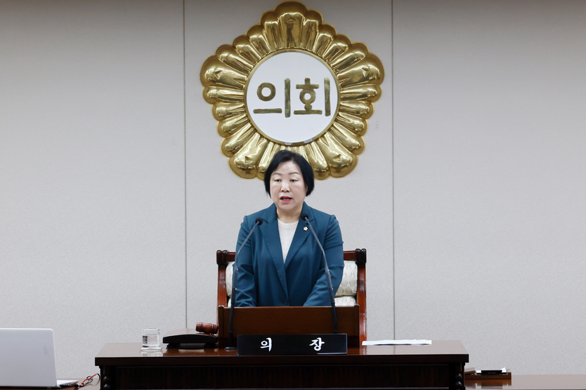 홍순옥 부평구의장이 제262회 정례회 개회를 선언하고 있다. ⓒ 부평구의회 제공