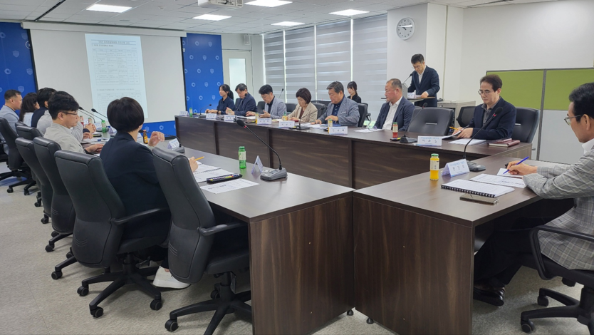 인천시자치경찰위원회와 인천경찰청이 “안전한 인천, 행복한 시민, 함께하는 자치경찰”이 2024년 자치경찰사무 업무 추진을 위한 기능별 간담회를 가지고 있다. ⓒ 인천자치경찰위원회 제공