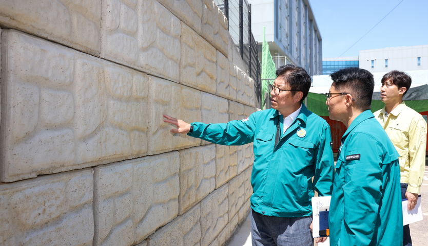 도성훈 인천시교육감, 여름철 자연재난 대비 학교 안전 점검나서고 있다. ⓒ 인천시교육청 제공