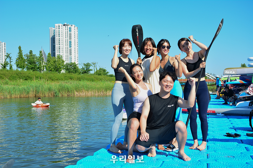 '플로팅 웰니스' 이지선대표, 조하나 요가강사, 기념촬영 ⓒ 최은준 기자 
