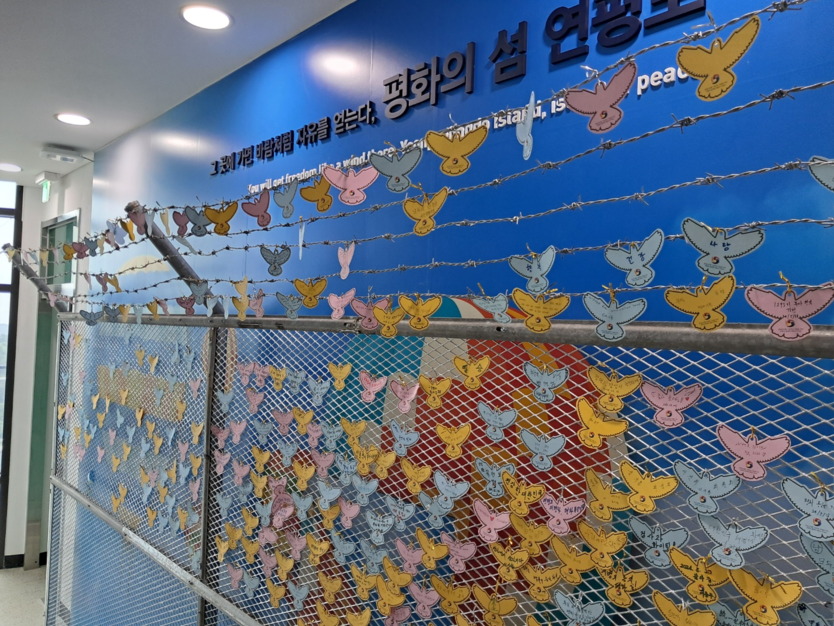 연평도 평화전망대 3층 통일기원 메세지(사진=연평여행사)