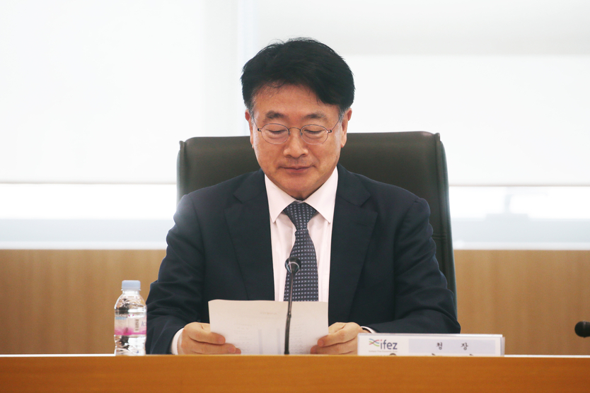 윤원석 경제청장이,‘2024년 상반기 안전관리 이행점검 보고회’를 주재하고 있다. ⓒ 인천경제청 제공