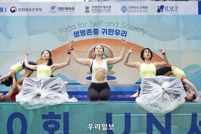 인사이드플로우 김민아 요가 스튜디오팀 환상적인 요가공연ⓒ최은준기자 