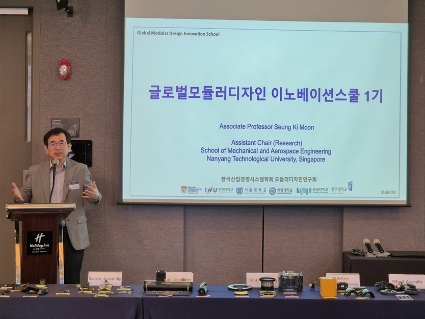 김규원 단장이 링크사업단 모듈러디자인이노베이션스쿨을 개최하고 있다. ⓒ 인천대 제공