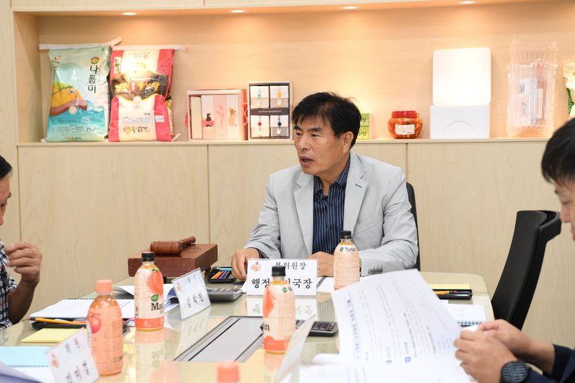 강화군은 2024년 제1회 고향사랑기부제 답례품 선정위원회를 개최하고 있다. ⓒ 강화군 제공