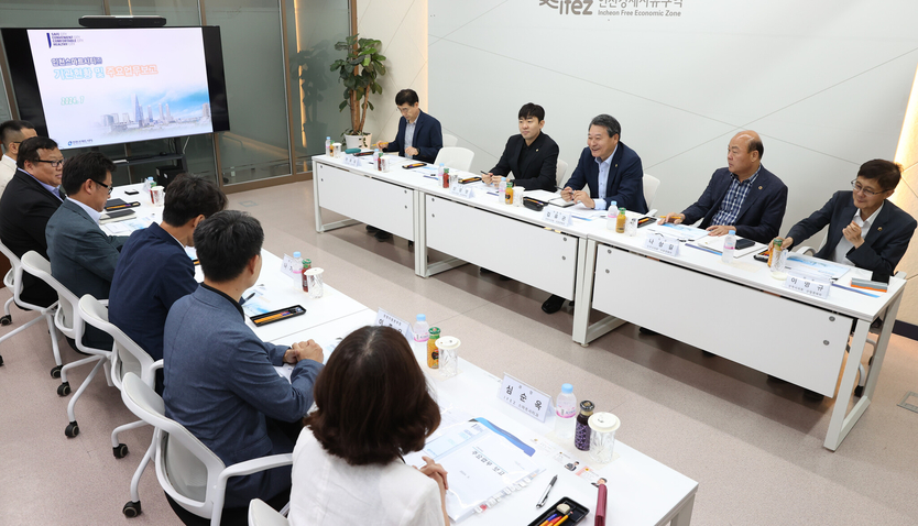 김유곤 산경위원장과 의원들이 인천경제자유구역청을 방문했다. ⓒ 인천시의회 제공