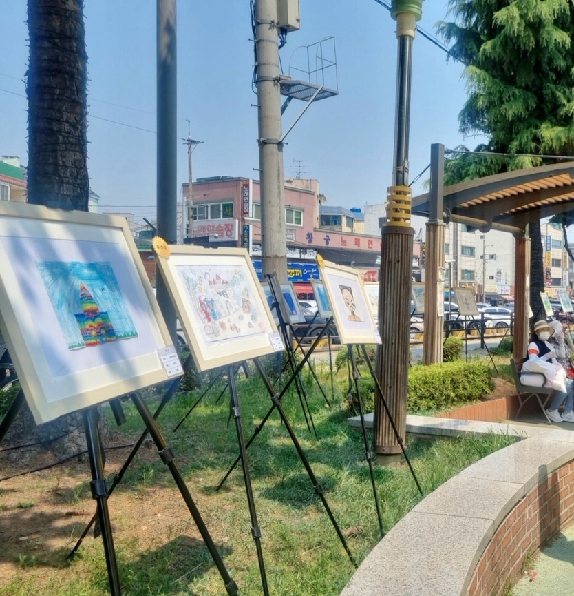 구월4동, 우리동네 이야기 그림 그리기 전시회 개최하고 있다. ⓒ 남동구 제공