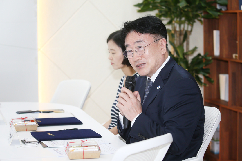 윤원석 IFEZ 청장의 인사말을 하고 있다. ⓒ 인천경제청 제공