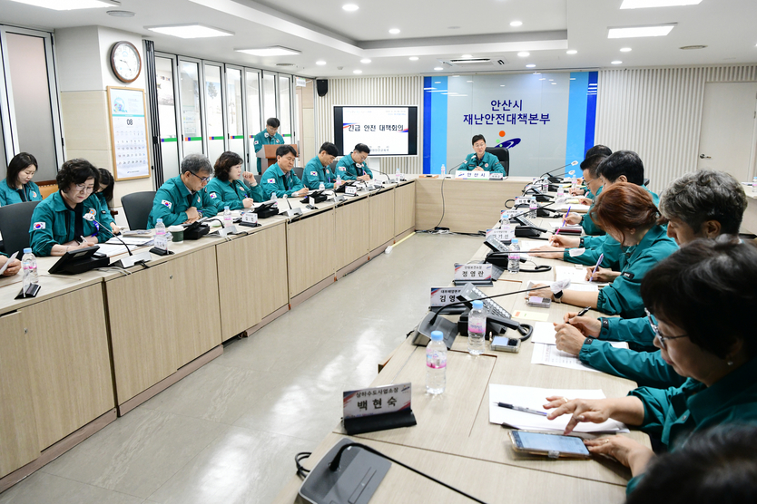 이민근 안산시장이 태풍 종다리 대책 회의를 주재하고 있다.ⓒ안산시