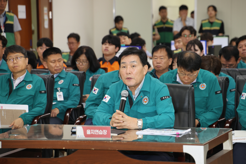 문경복 옹진군수가, 빈틈없는 국가안보, 2024년 을지연습 2일차를 점검하고 있다.. ⓒ 옹진군 제공