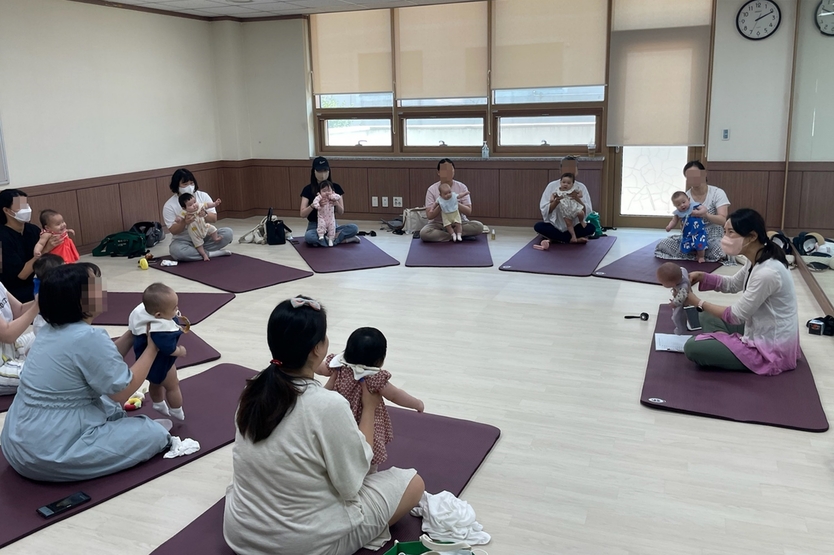 미추홀구 숭의보건지소가 ‘맘앤베이비 마사지 교실’ 3기 운영을 시작한다. ⓒ 미추홀구 제공