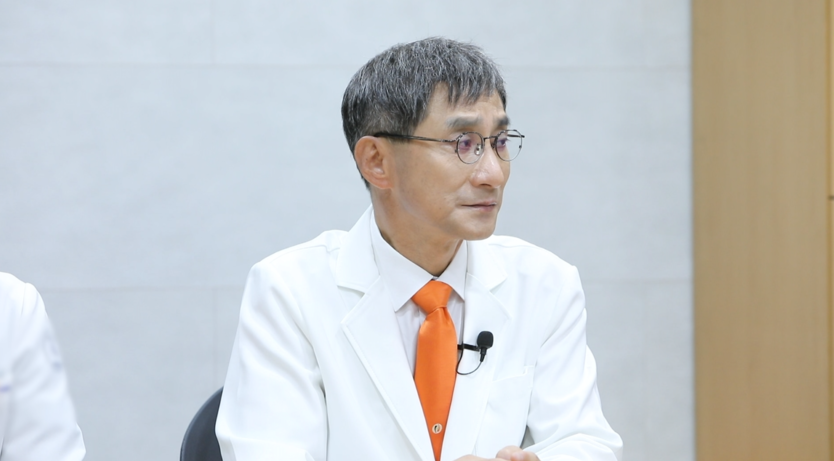 이수찬원장이 MBN ‘생생정보마당-이수찬의 청바지’ 코너를 진행하고 있다. ⓒ 이수찬의청바지 제공