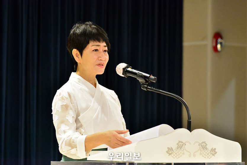 동두천 요가회 하미선 회장이 대회사를 전하고있는 모습. ⓒ 최은준 기자 