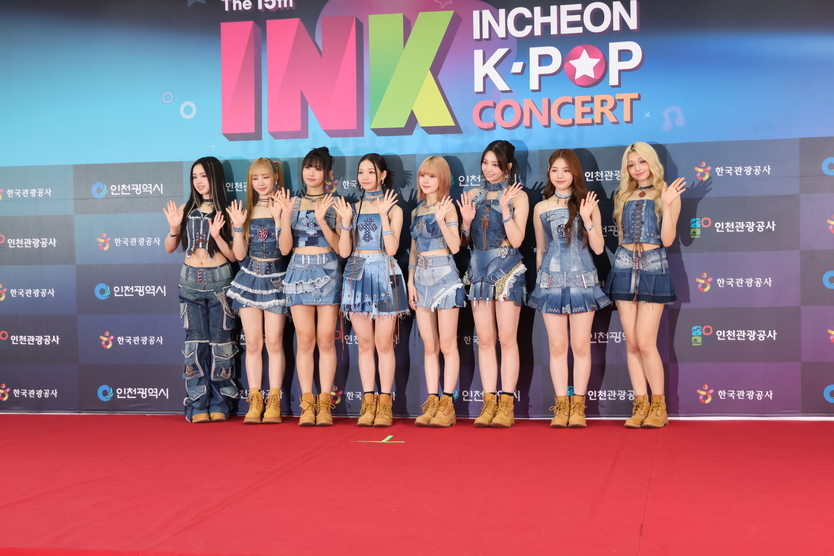 인천시 미추홀구 문학동 인천문학경기장 주경기장에서 열린 2024 INK 콘서트(INCHEON K-POP CONCERT)에 참여한 UNIS 유니스가 포토타임을 갖고 있다.ⓒ노연숙기자
