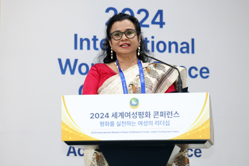 19일 경기도 가평군 소재 켄싱턴리조트에서 열린 ‘2024 세계여성평화 콘퍼런스’에서 장정희(Ms. Jang Jung-hee) ㈔방정환연구소((G)Bang Jung Hwan Research Institute) 이사장이 오픈마이크 세션에서 발언하고 있다.ⓒIWPG