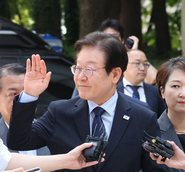 이재명 더불어민주당 대표가 9월 30일 서울 서초구 서울중앙지방법원에서 열린 '위증교사 혐의' 결심 공판에 출석하고 있다. 