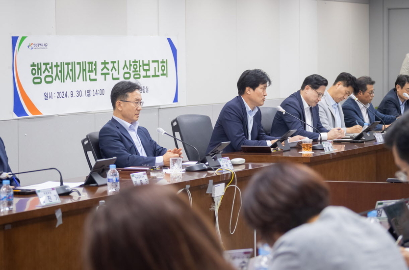 강범석 서구청장이 ‘퇴근길 톡! Talk! 콘서트’에 관해 설명하고 있다. ⓒ 서구청 제공