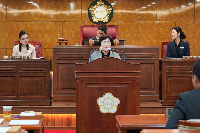 제332회 임시회 제1차 본회의에서 박은서 의원이 부의장에 당선돼 인사말을 하고 있다. ⓒ 담양군의회 제공