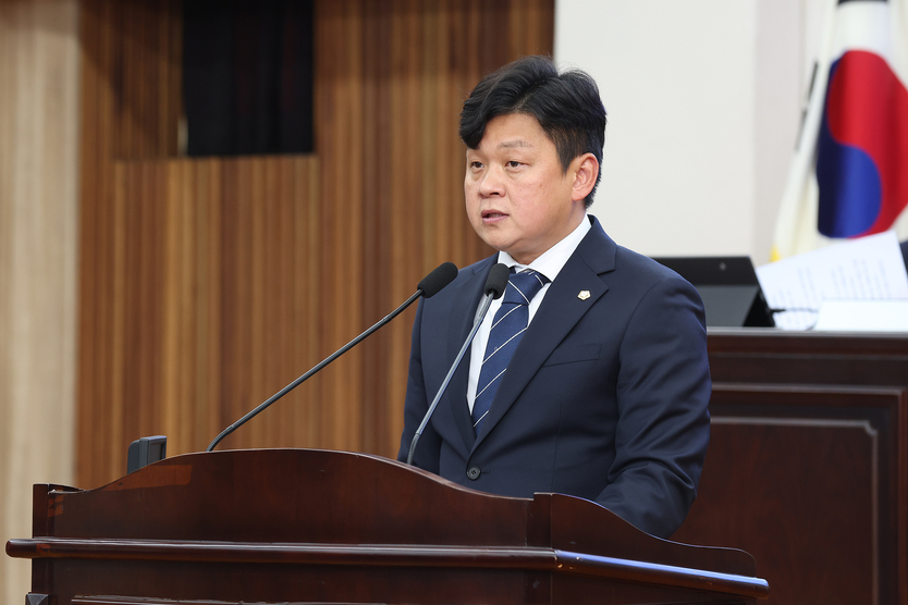 황규진 의원이 제297회 임시회 자정결의문 채택을 하고 있다. ⓒ 남동구의회 제공
