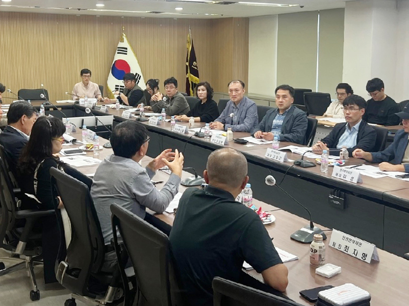 글로벌 환경규제 대응 재생원료 수출 설명회에서 현장의 애로사항을 청취하고 있다