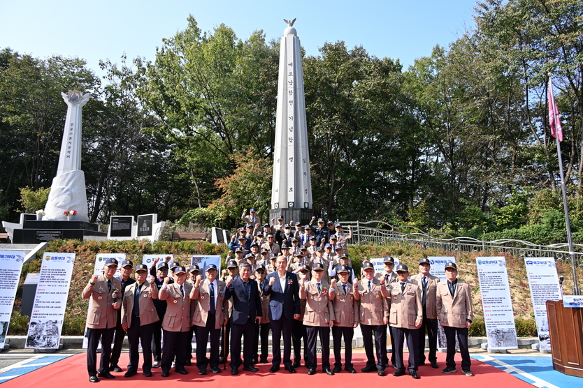 박형덕 시장이 월남전참전자회 동두천시지회, 월남전참전 제60주년 기념 및 베트남참전기념탑 보강공사 기념식 개최하고 있다. ⓒ 동두천시 제공