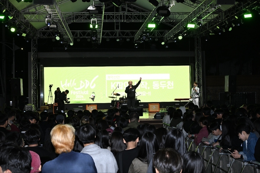 박형덕 동두천시장이, 2024년 헬로 DDC 페스티벌에 인사말을 하고 있다. ⓒ 동두천시 제공