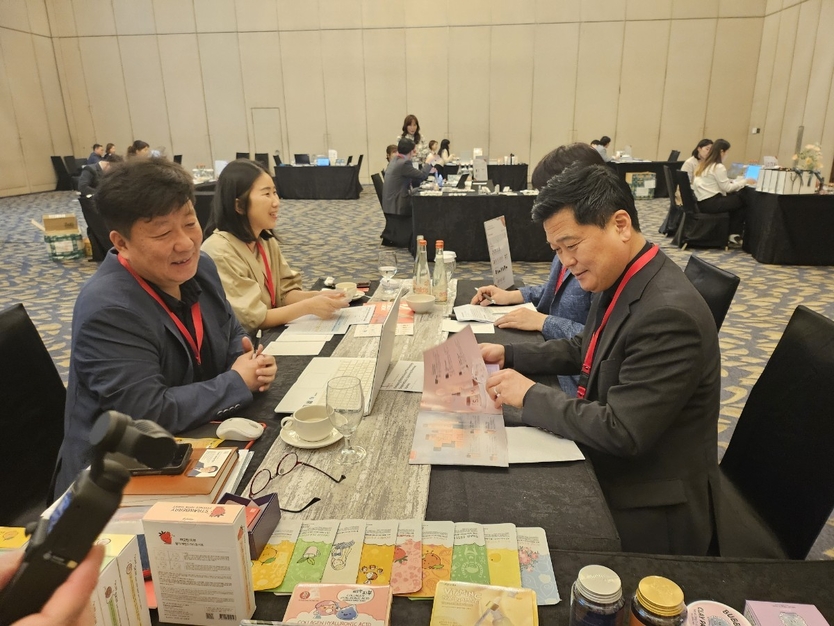 박종효 남동구청장이 중소기업 해외시장 파로개척을 전파히기에 앞장서고 있다. ⓒ 남동구 제공
