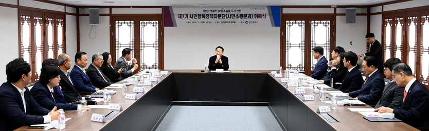 유정복 인천시장이 5일 시청 장미홀에서 열린 '제7기 시민행복정책자문단(시민소통분과) 위촉식'에서 인사말을 하고 있다. ⓒ 인천시 제공