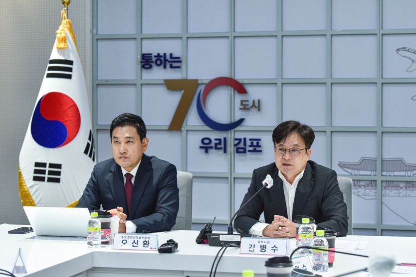 오신환 국민의힘 수도권비전특별위원장과 김병수 김포시장이 간담회를 가지고 있다. ⓒ 김포시 제공