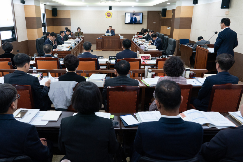 인천시교육청 교육지원청 행정사무감사를 실시하고 있다. ⓒ 인천시의회 제공