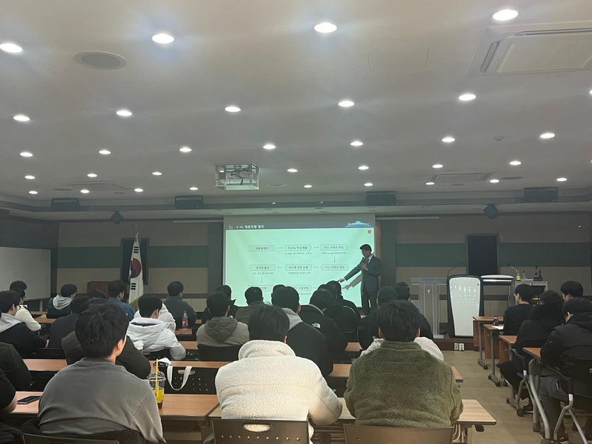 한국폴리텍대학 인천캠퍼스가 산학협력관 대회의실에서 국내 대표 전자저울 및 산업용·상업용 계량시스템 회사인 ㈜CAS의 채용 및 기업설명회를 진행하고 있다.(사진=한국폴리텍대학 인천캠퍼스)