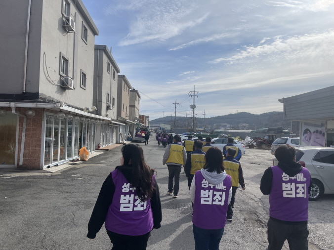 파주시, 시민의 힘으로 성매매집결지 폐쇄! ‘여행길 걷기’ 개최 점검을 하고 있다. ⓒ 파주시 제공