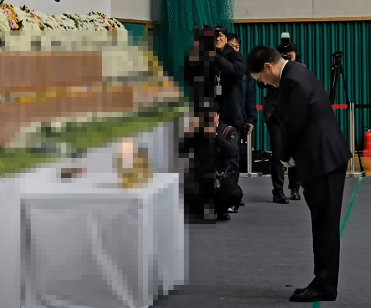 조문을 하고 있는 우원식 국회의장.