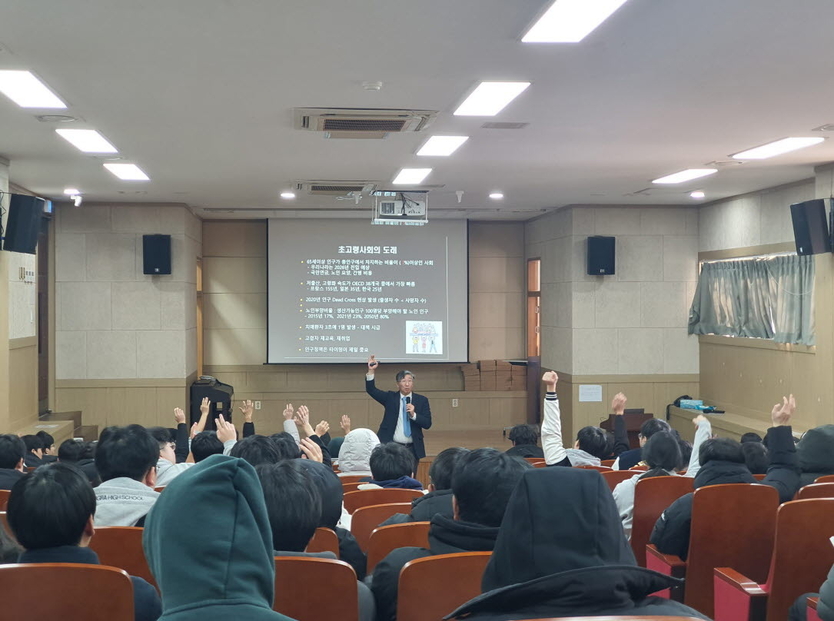 민주평화통일자문회의 인천서구협의회, 제4차 북한이탈주민과 소통하는 힐링취미교실 개최하고 있다. ⓒ 민평동자문회 서구협의회 제공