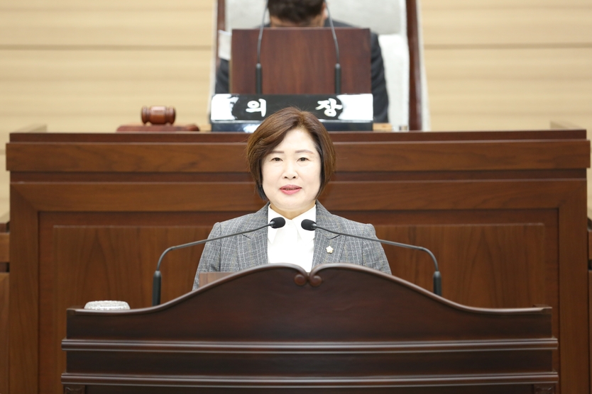 서구의회 유은희의원이 제271회 제2차 본회의 자유발언에서 , 반려견 놀이터 조성 필요성에 대한 제언을 하고 있다. ⓒ 인천시서구의회 제공