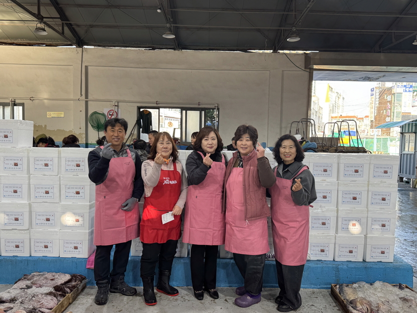 소래어촌계 부녀회, 취약계층을 위한 사랑의 김장 행사 개최 하고 있다. ⓒ 남동구 제공