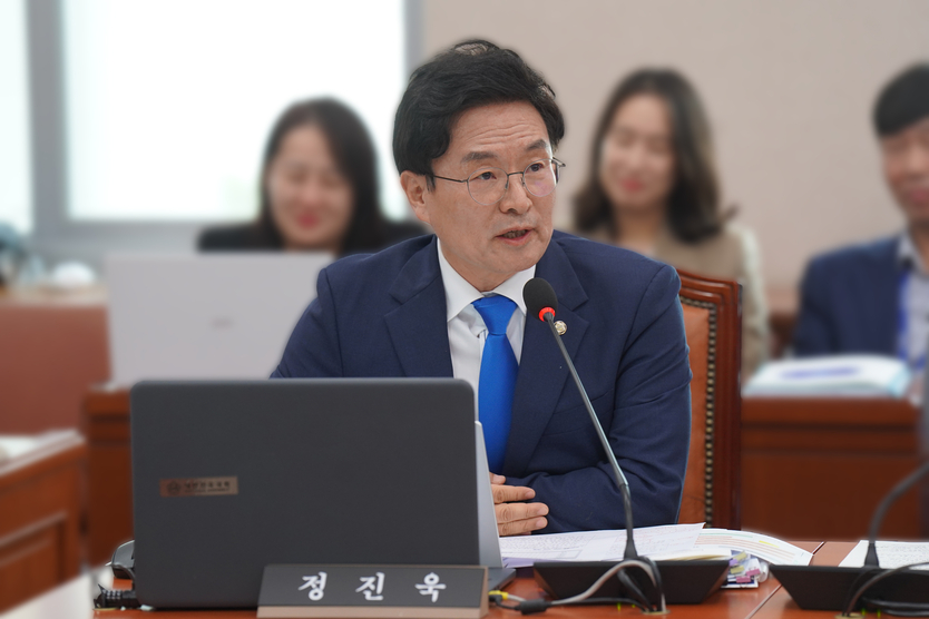 더불어민주당 정진욱 국회의원.