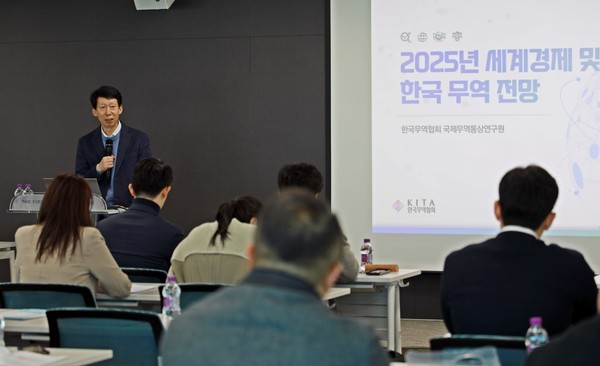 인천항만공사 김상기 운영부문 부사장이 인사말을 하고 있다. ⓒ 인천항만공사 제공